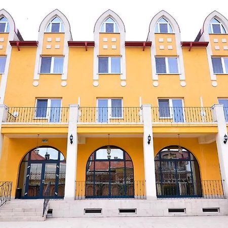 Hotel Maxim Nagyvárad Kültér fotó