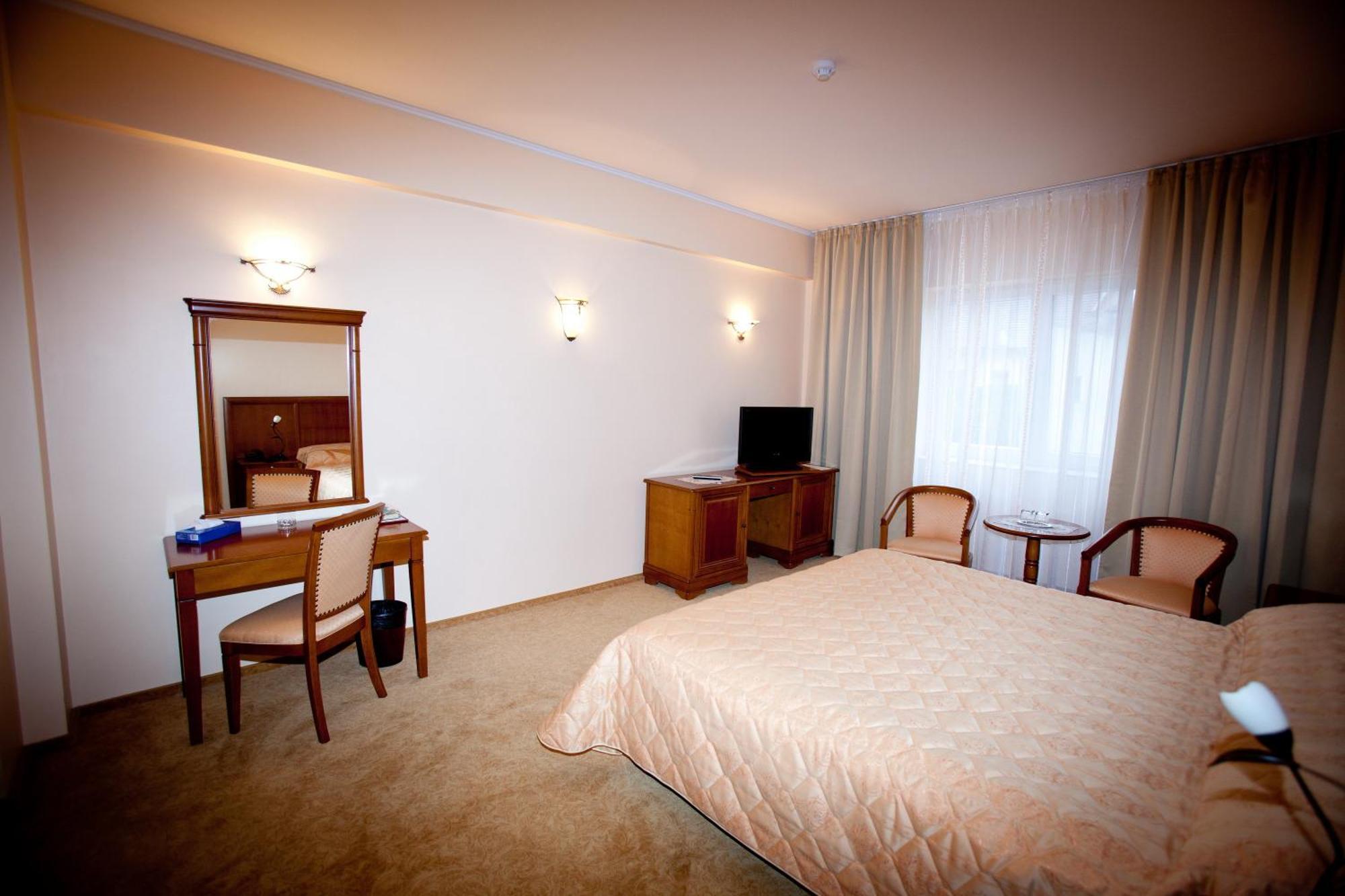Hotel Maxim Nagyvárad Kültér fotó